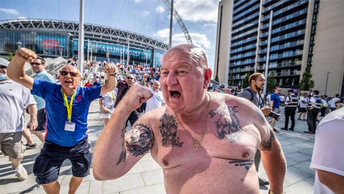 FIFA World Cup 2022 England fans face ban on SINGING as Qatari cops clamp down on chanting san FIFA World Cup 2022 England fans face ban on SINGING as Qatari cops clamp down on chanting san