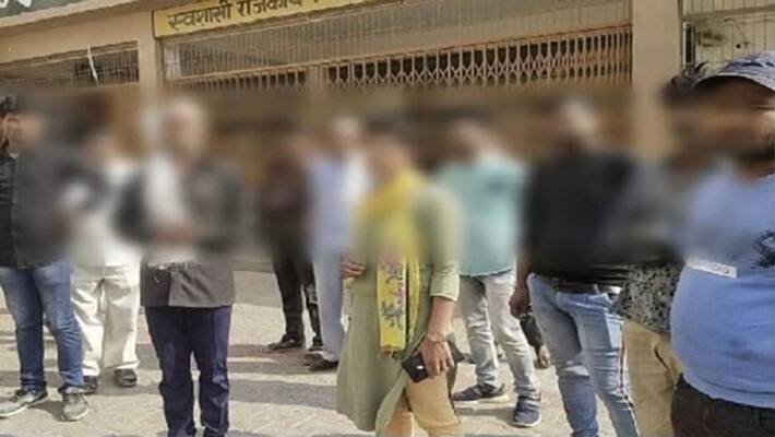 Firozabad Doctors kept shying away from touching HIV positive woman pregnant woman suffering for 6 hours newborn died Firozabad Doctors kept shying away from touching HIV positive woman pregnant woman suffering for 6 hours newborn died