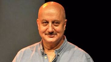 Video Anupam Kher at Wagah Border sings 'Aye Watan Tere Liye' RBA Video Anupam Kher at Wagah Border sings 'Aye Watan Tere Liye' RBA