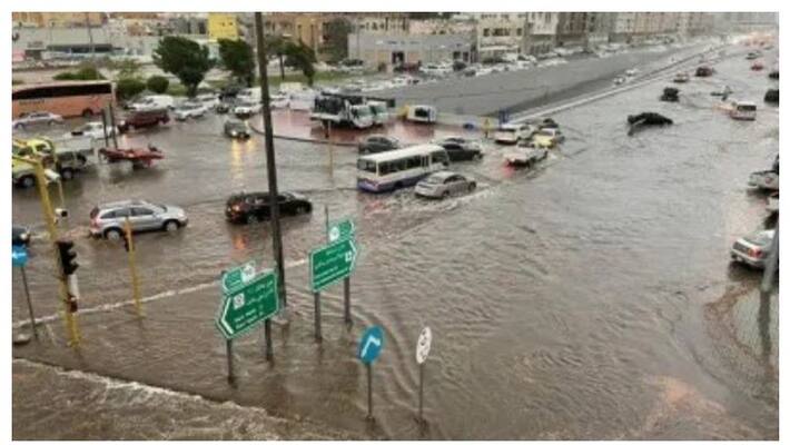 heavy rain and flood in jeddah heavy rain and flood in jeddah