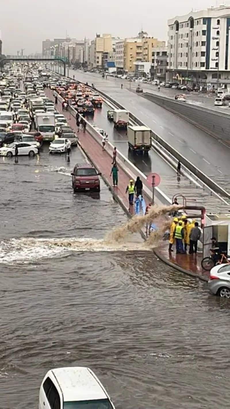heavy rain hits jeddah and flight services affected 