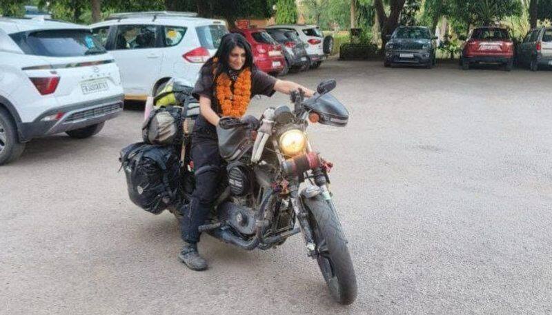 this biker biking queen woman Italy Ilina Exinte world tour on 25 countries traveled by bike kpr