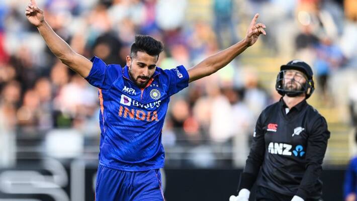 India vs New Zealand 3rd ODI: Toss delayed to due to rain, Shikhar Dhawan losses toss again India vs New Zealand 3rd ODI: Toss delayed to due to rain, Shikhar Dhawan losses toss again