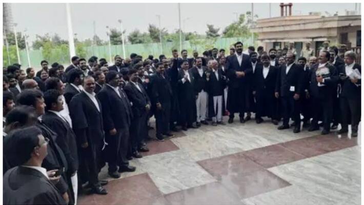andhra pradesh high court lawyers protest over judges transfer andhra pradesh high court lawyers protest over judges transfer