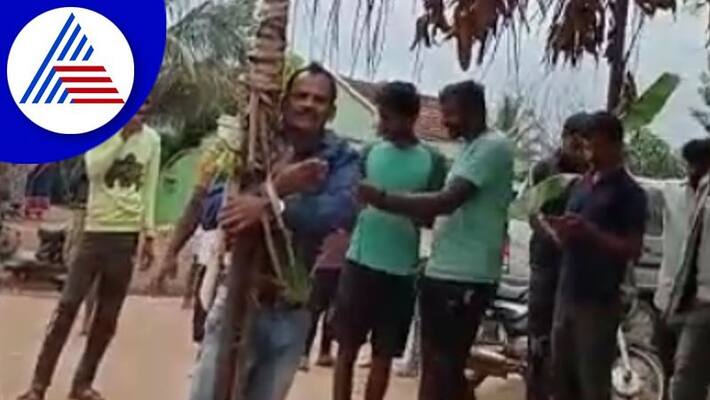 Cab driver misbehavior with students in Chikkamagaluru gvd Cab driver misbehavior with students in Chikkamagaluru gvd