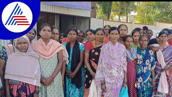 Women appeal to Chitradurga DC to stop sale of illegal liquor Women appeal to Chitradurga DC to stop sale of illegal liquor