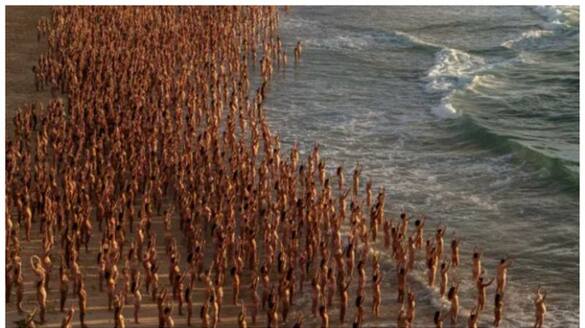 2500 nude photoshoot at australia beach for awareness event of skin cancer