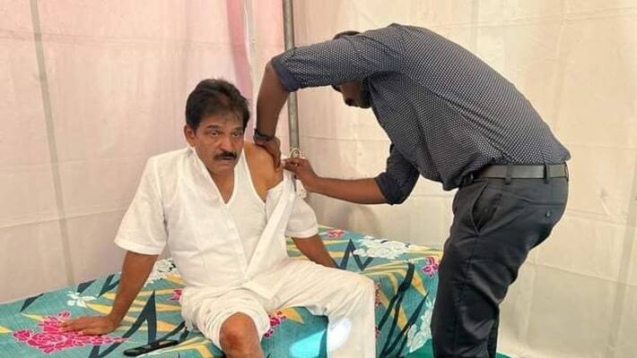 Stampede in Bharat Jodo Yatra. Senior Congress leader KC Venugopal injured Stampede in Bharat Jodo Yatra. Senior Congress leader KC Venugopal injured