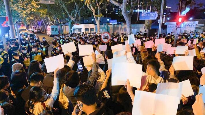 China Lockdown : As protests spread in China, people chant 'Step down, China Lockdown : As protests spread in China, people chant 'Step down,