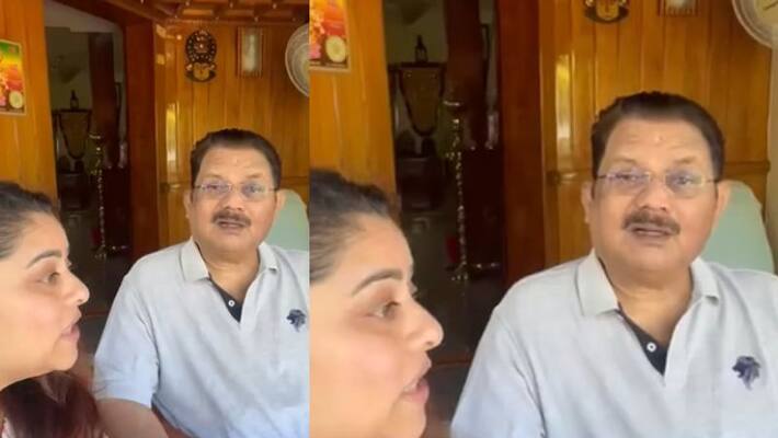 Jagathy Sreekumar singing along with daughter Parvathi Video grabs attention Jagathy Sreekumar singing along with daughter Parvathi Video grabs attention