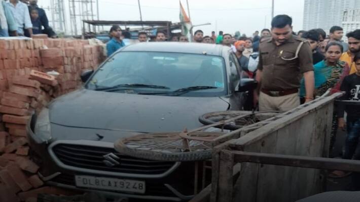 Drunk and drive car crushes three sister who eating panipuri on roadside, one dead, two seriously injured at Noida akb Drunk and drive car crushes three sister who eating panipuri on roadside, one dead, two seriously injured at Noida akb