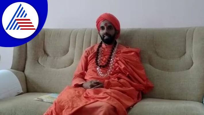 Pranavananda Swamiji Outraged Against Ministers Kota Srinbivas Poojary and V Sunil Kumar gvd Pranavananda Swamiji Outraged Against Ministers Kota Srinbivas Poojary and V Sunil Kumar gvd