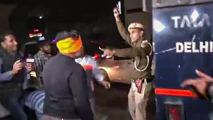 Shraddha Walker murder case: Men from Hindu Sena attack van carrying accused Aaftab with swords; 2 detained AJR Shraddha Walker murder case: Men from Hindu Sena attack van carrying accused Aaftab with swords; 2 detained AJR