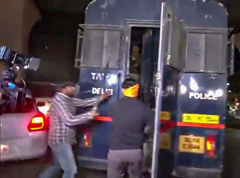 Shraddha Walker murder case: Men from Hindu Sena attack van carrying accused Aaftab with swords; 2 detained AJR