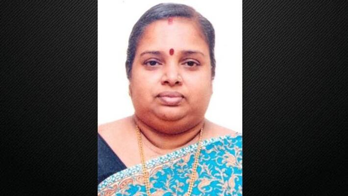 lady passenger died after falling from bus lady passenger died after falling from bus