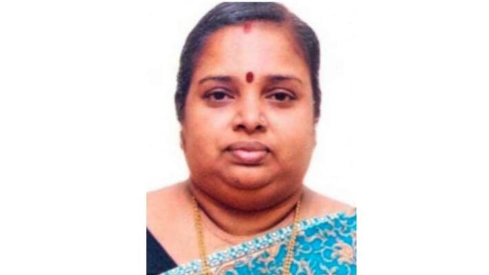 passenger fell from private bus and died under the bus passenger fell from private bus and died under the bus
