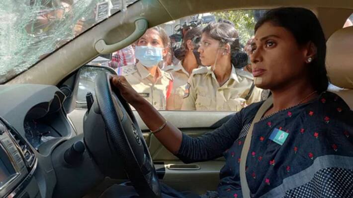 YS Sharmila Car Towed Away By Cops With Her In It at Hyderabad YS Sharmila Car Towed Away By Cops With Her In It at Hyderabad