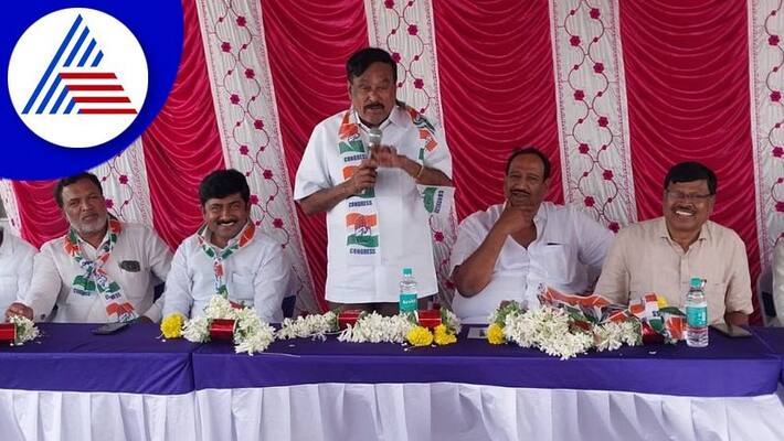 Mla K Srinivas Gowda Talks Over Siddaramaiah At Kolar gvd Mla K Srinivas Gowda Talks Over Siddaramaiah At Kolar gvd