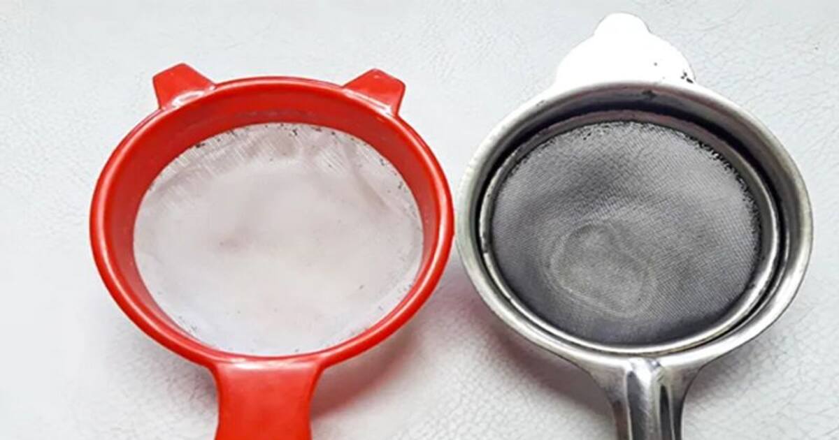 சுகாதாரமற்ற தேநீர் வடிகட்டியை சுத்தம் செய்வது இப்படித்தான்..!!