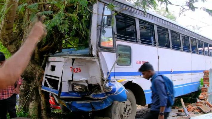 12 injured after KSRTC Bus Accident in Thrissur 12 injured after KSRTC Bus Accident in Thrissur