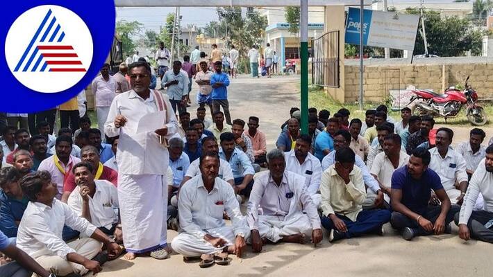 Protest against the suspension of police officers at chamarajanagar district gvd Protest against the suspension of police officers at chamarajanagar district gvd