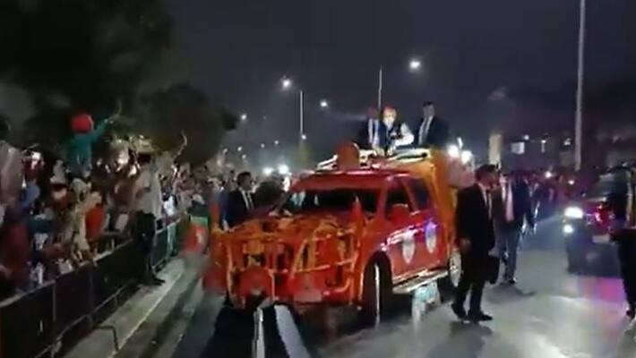 Gujarat election 2022 PM Modi convoy stops to make way for ambulance in Ahmedabad roadshow Watch gcw Gujarat election 2022 PM Modi convoy stops to make way for ambulance in Ahmedabad roadshow Watch gcw