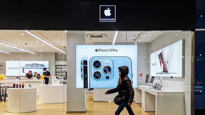 US man gets robbed minutes after buying 300 iPhones US man gets robbed minutes after buying 300 iPhones
