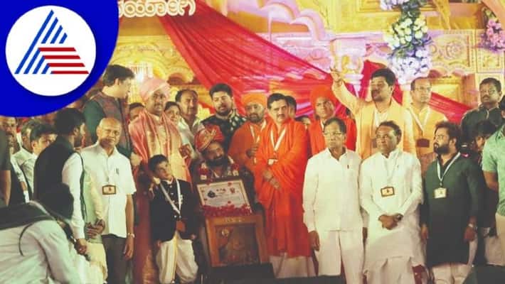 Kantara actor Director Rishab shetty honoured with Siddhashri award vcs Kantara actor Director Rishab shetty honoured with Siddhashri award vcs