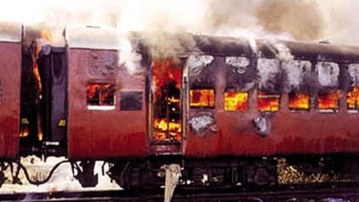Post Godhra riots case.. Gujarat court acquitted 22 accused due to lack of evidence.. Post Godhra riots case.. Gujarat court acquitted 22 accused due to lack of evidence..