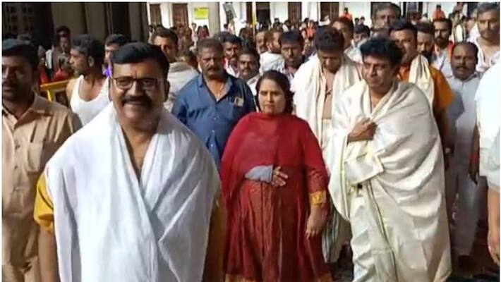 Shivarajkumar visits Mantralaya Temple with his family sgk Shivarajkumar visits Mantralaya Temple with his family sgk