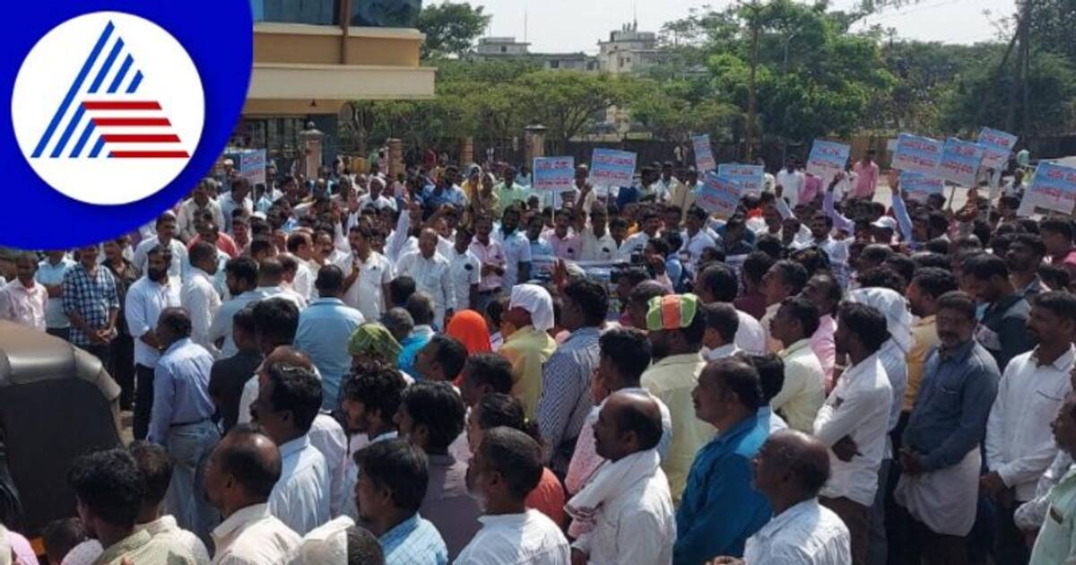 இரட்டை மடி வலையை பயன்படுத்திய காரைக்கால் மீனவர்கள்; நாகை மீனவர்கள் திரண்டதால் பரபரப்பு