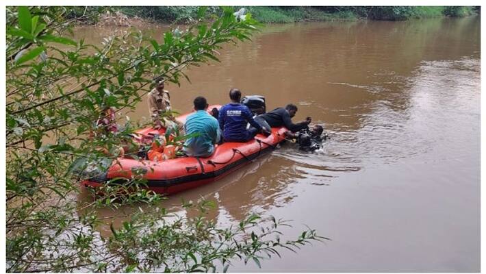 Fourteen year old boy goes missing after falling in achankovil river Fourteen year old boy goes missing after falling in achankovil river