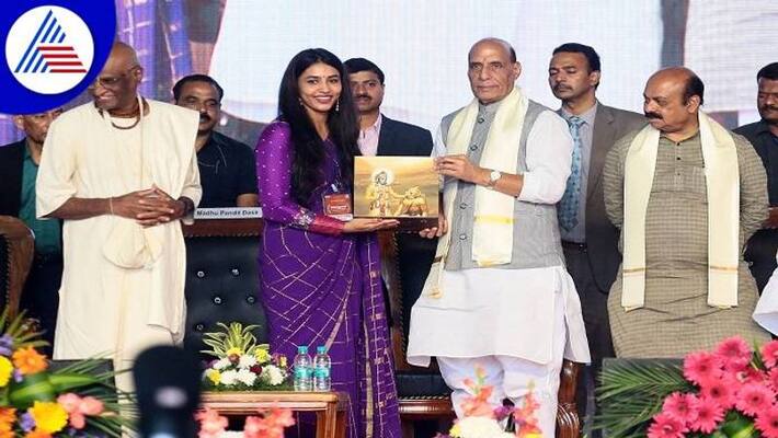 Personality Development by Reading Bhagavad Gita Says Defence Minister Rajnath Singh grg Personality Development by Reading Bhagavad Gita Says Defence Minister Rajnath Singh grg