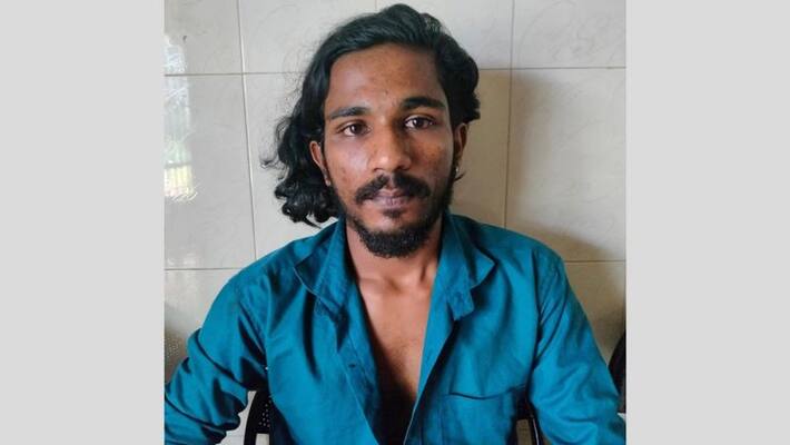 Young man arrested for trying to snatch woman s necklace in Kottayam Young man arrested for trying to snatch woman s necklace in Kottayam