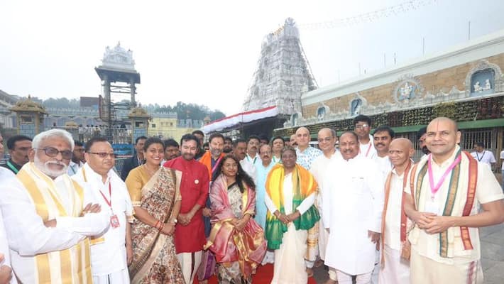 president draupadi murmu offer prayers at tirumala temple president draupadi murmu offer prayers at tirumala temple