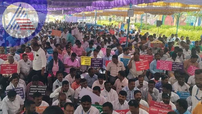 Electricity Contractors Association protests for various demands Electricity Contractors Association protests for various demands