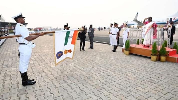 President approves newly-designed President's Standard and Colour, Indian Navy crest President approves newly-designed President's Standard and Colour, Indian Navy crest