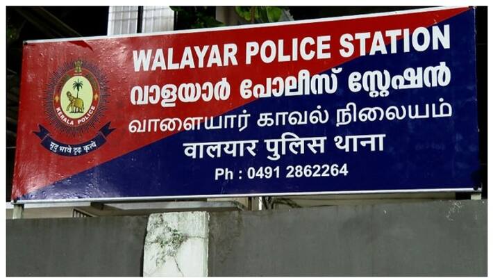 Complaint that the car was stopped in walayar and Rs 10 lakh was stolen Complaint that the car was stopped in walayar and Rs 10 lakh was stolen