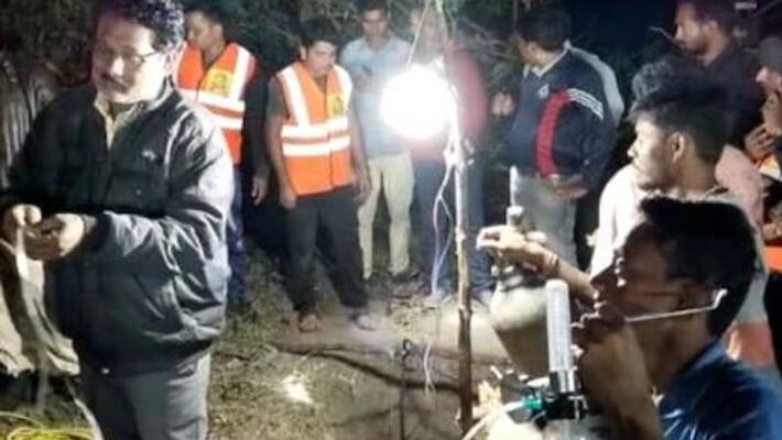 Boy falls into borewell in Madhya Pradeshs Betul rescue ops underway Boy falls into borewell in Madhya Pradeshs Betul rescue ops underway