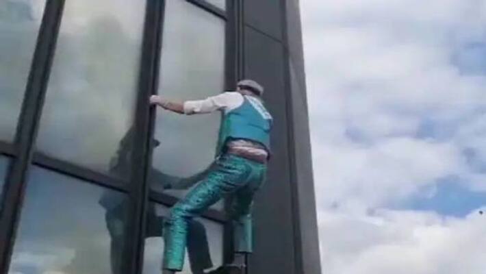 human spider Alain Robert human spider Alain Robert