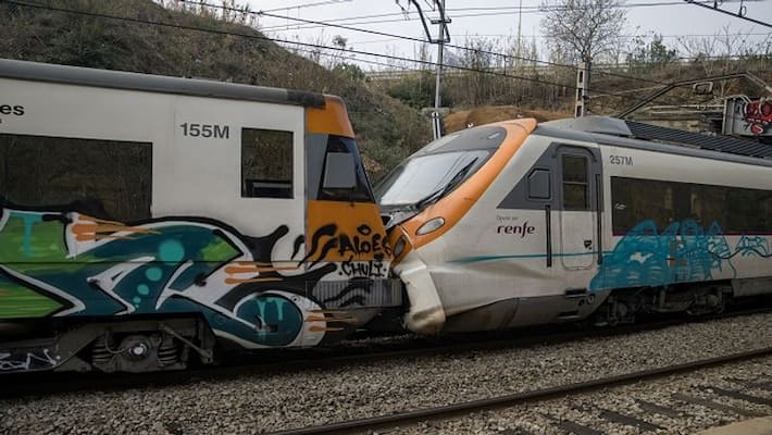 A terrible train accident in Spain.. More than 150 people were injured A terrible train accident in Spain.. More than 150 people were injured