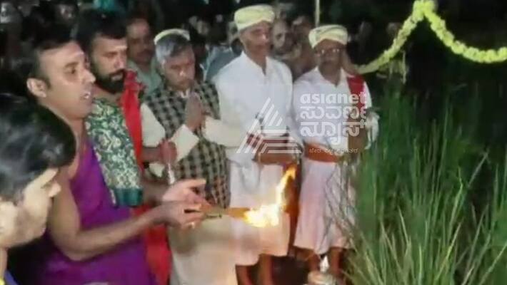 Kodava people celebrated huttari festival in paddy ground in kodagu gvd Kodava people celebrated huttari festival in paddy ground in kodagu gvd