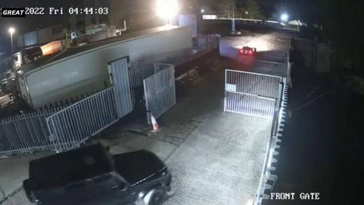 thieves steal luxury cars within 60 seconds thieves steal luxury cars within 60 seconds