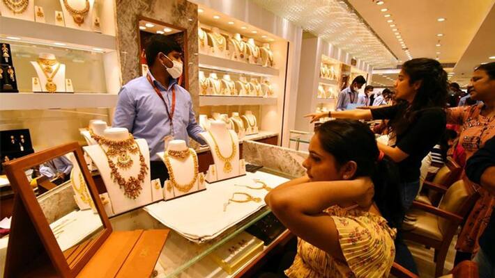 Gold prices remain unchanged; silver rates rise by Rs 700 in early trade check latest rates here Gold prices remain unchanged; silver rates rise by Rs 700 in early trade check latest rates here