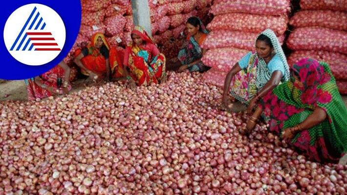 Traders getting commission from farmers at gadag rav Traders getting commission from farmers at gadag rav
