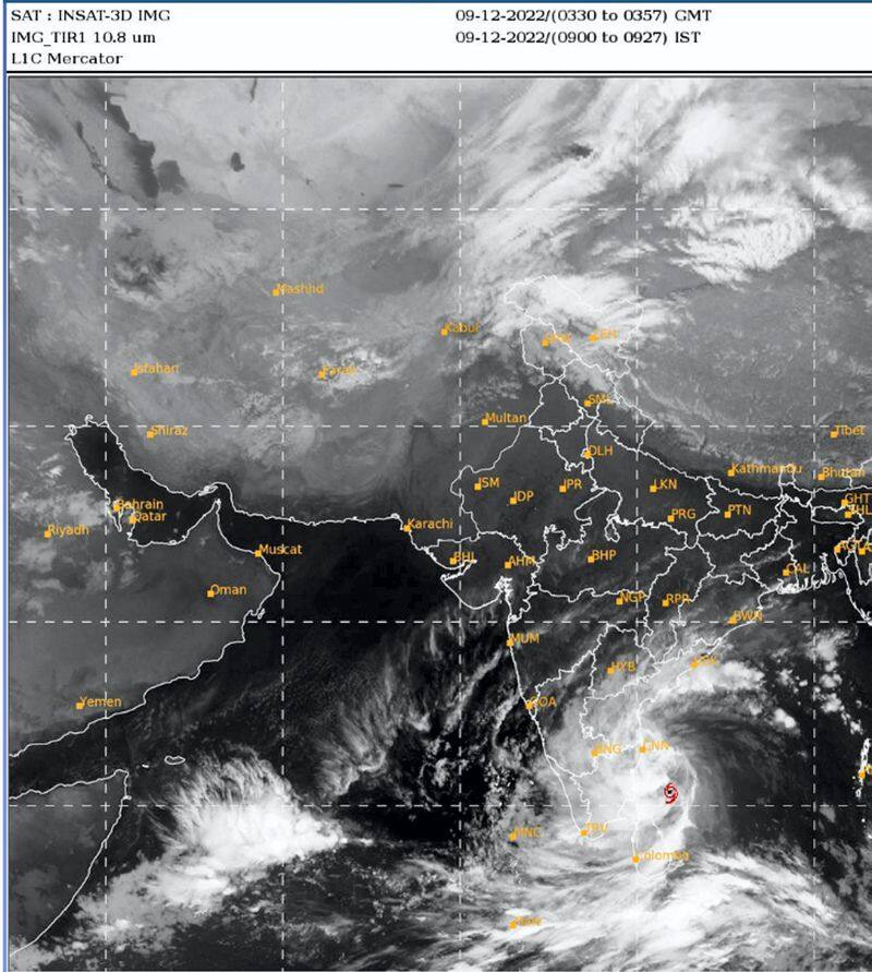 Heavy rain alert in three districts of Tamil Nadu due to effect of Cyclone Mandous kpa