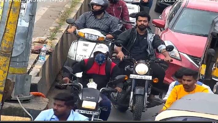 Biker full happy after watching digital challan which was sent by pune police for non helmet ride, reason is here akb Biker full happy after watching digital challan which was sent by pune police for non helmet ride, reason is here akb