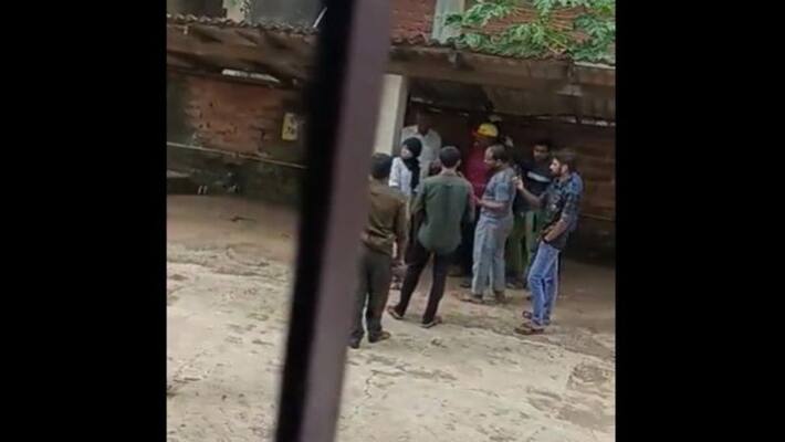 Youth attack on Muslim couple who came to watch Kantara movie.. Where? Youth attack on Muslim couple who came to watch Kantara movie.. Where?