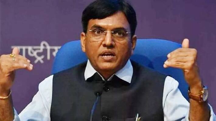 Mansukh Mandaviya reviews Covid situation and orders staff to remain vigilant and increase surveillance. Mansukh Mandaviya reviews Covid situation and orders staff to remain vigilant and increase surveillance.