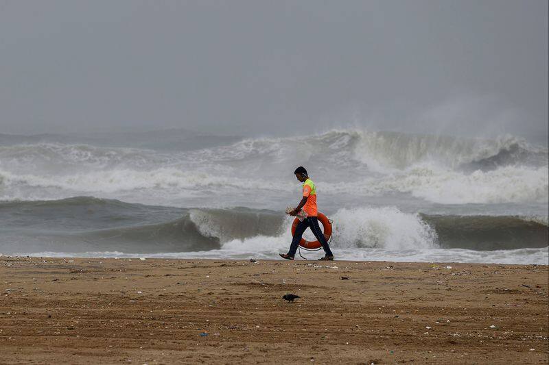 cyclone mandous has completely made landfall... chennai meteorological centre